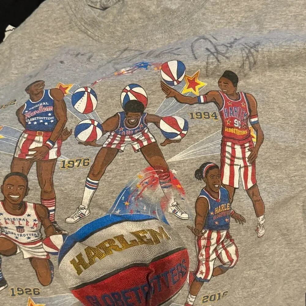 Harlem Globetrotters T Shirt 2016 Basketball World Tour Size S - Picture 8 of 9